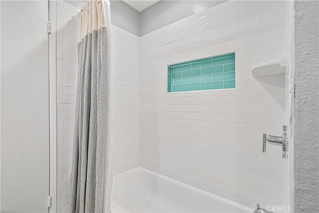 bathroom featuring shower / bath combo