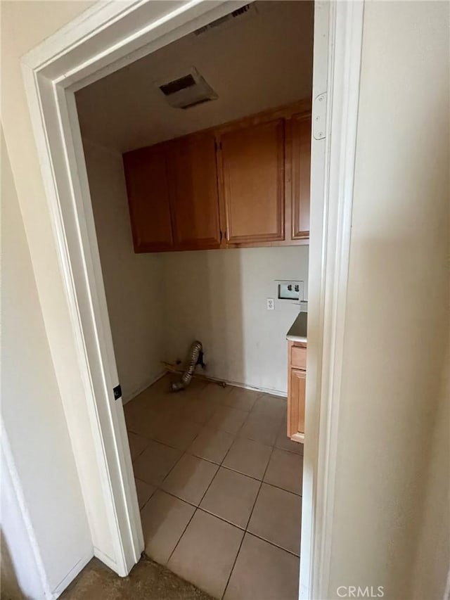 laundry area with washer hookup and light tile patterned flooring