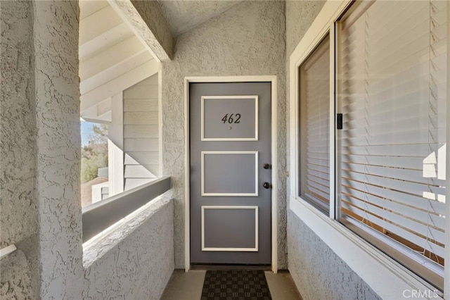 property entrance featuring a balcony