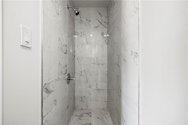 bathroom featuring tiled shower