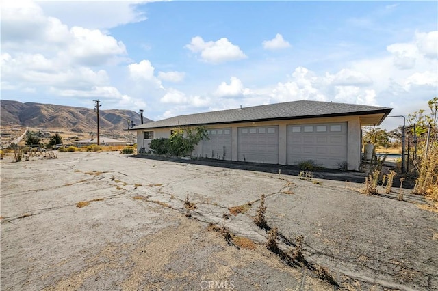 garage featuring a mountain view