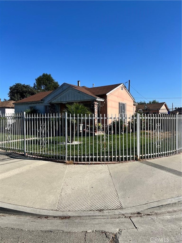 view of front of property