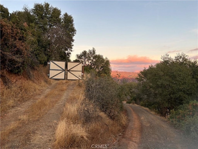 Listing photo 3 for 5119 Bumguardner Mountain Rd, Mariposa CA 95338