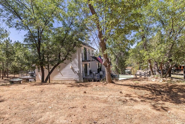 view of yard with a balcony