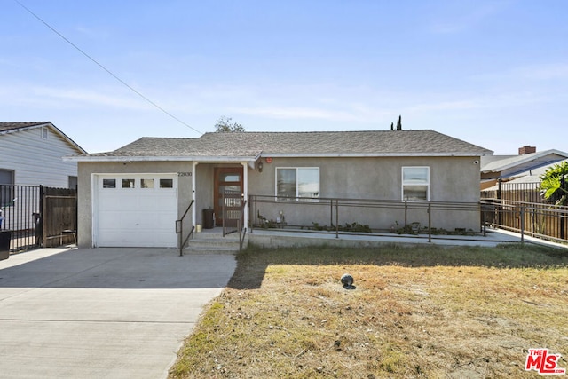 view of front of home featuring a front yard and a garage