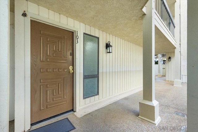 doorway to property with covered porch