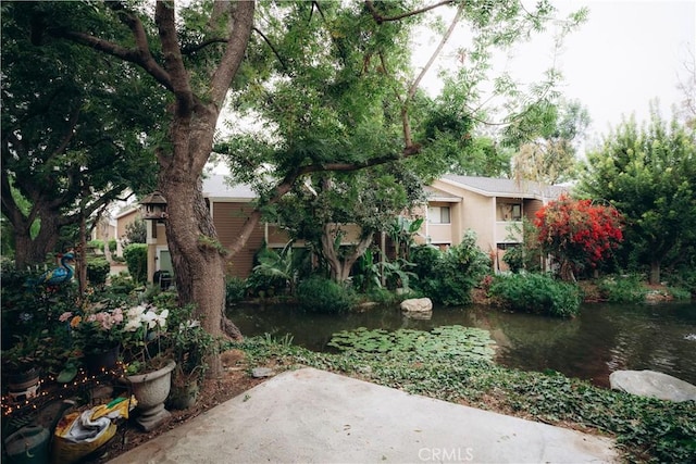 view of yard with a water view