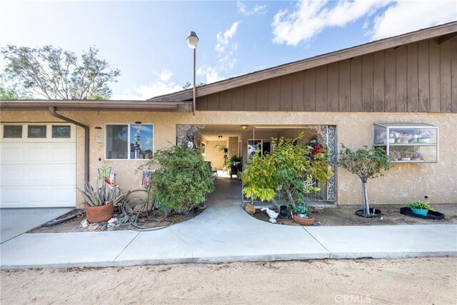 single story home with a garage