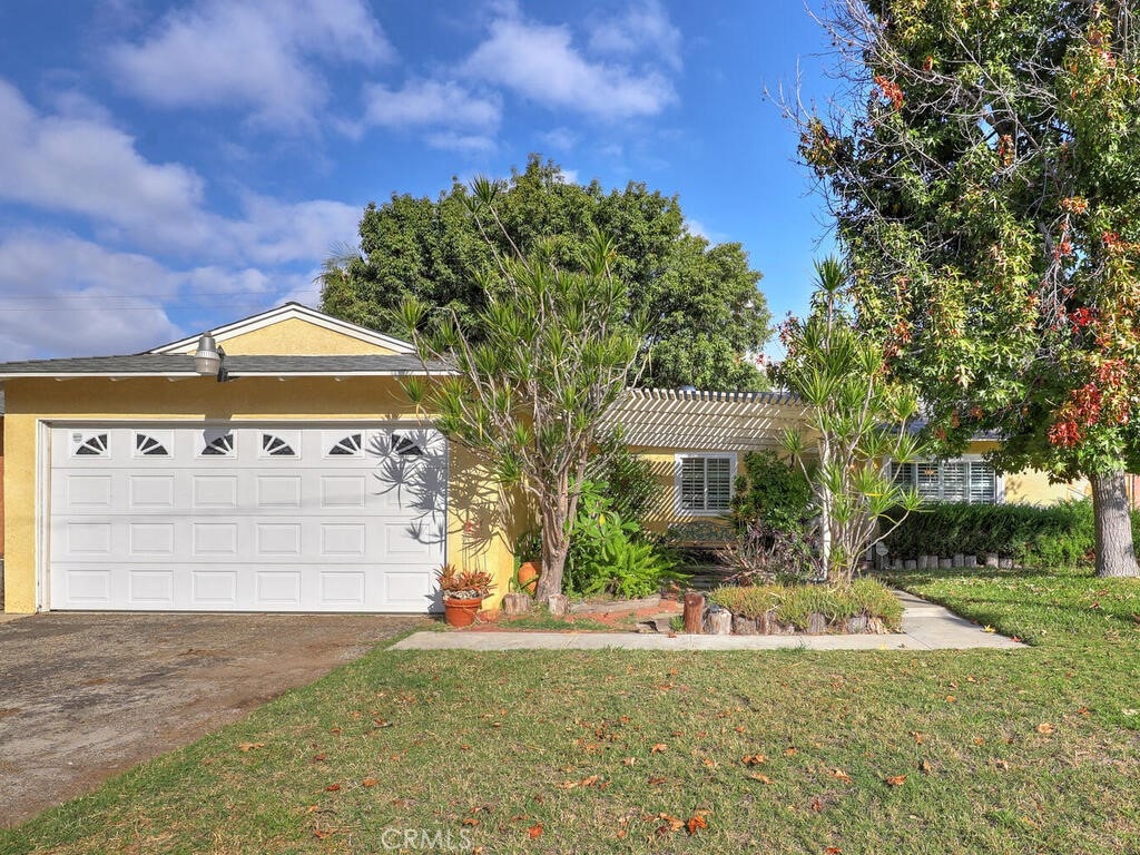 ranch-style home with a front yard and a garage