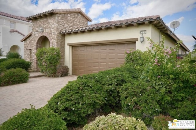 view of front of house featuring a garage