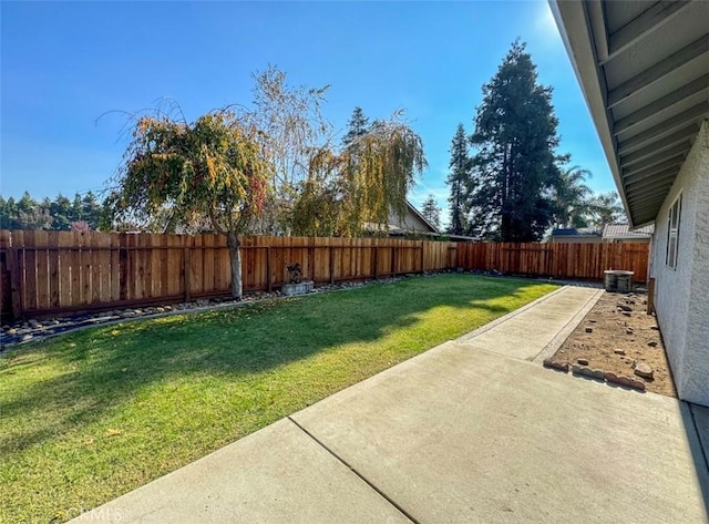 view of yard with a patio area