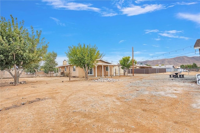 10590 Navajo Rd, Apple Valley, CA 92308 - view of yard featuring fence