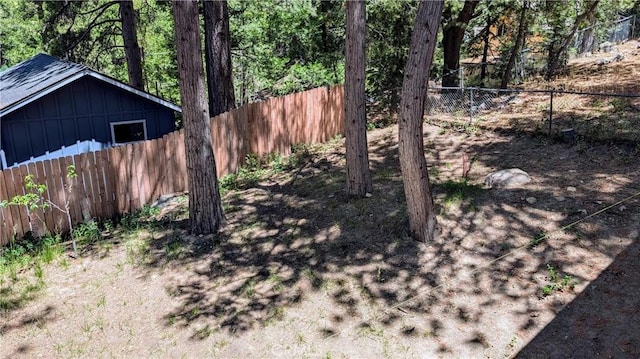 2552 Catalina Dr, Running Springs, CA 92382 - view of yard with a fenced backyard