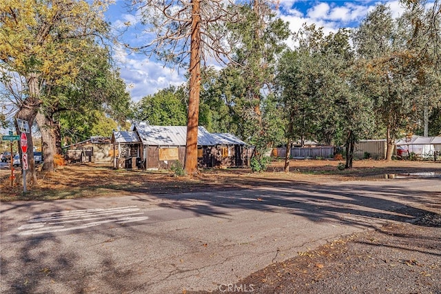 view of front of property