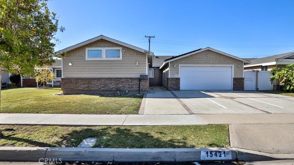 view of front facade with a front yard and a garage