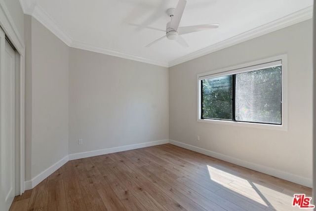 unfurnished bedroom with light wood-type flooring, a closet, ceiling fan, and ornamental molding