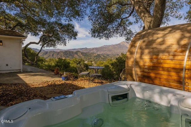 view of yard with a mountain view