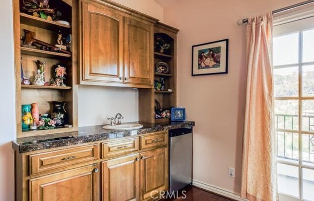 2034 Virazon Dr, La Habra Heights, CA 90631 - indoor wet bar with stainless steel dishwasher and healthy amount of natural light