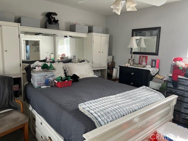 bedroom with ceiling fan