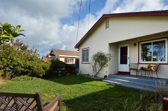 back of house featuring a yard