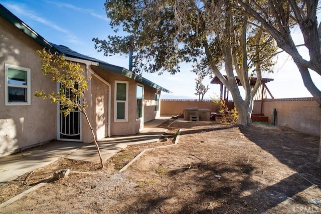 view of yard featuring a patio area