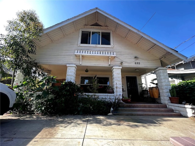 view of front facade with covered porch