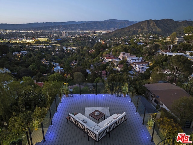 bird's eye view featuring a mountain view