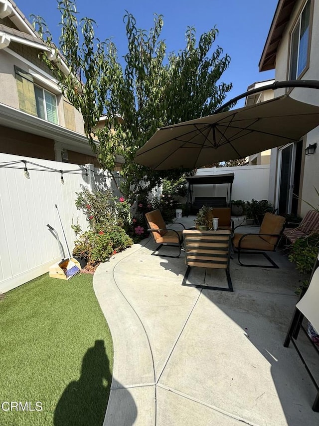 view of patio with outdoor lounge area