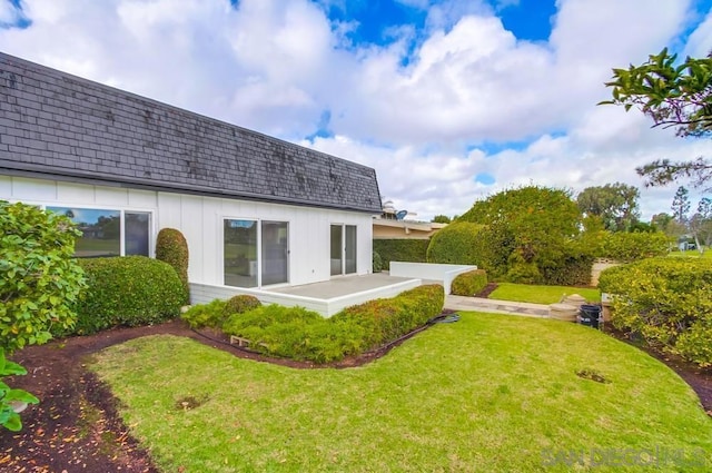 back of house featuring a yard