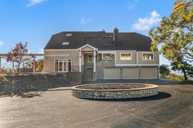 view of front facade featuring a garage