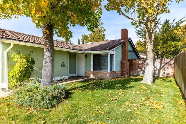 view of front of house featuring a front yard