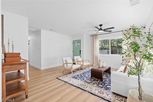 sitting room with light wood-type flooring and ceiling fan