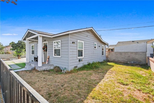 view of front facade featuring a front yard