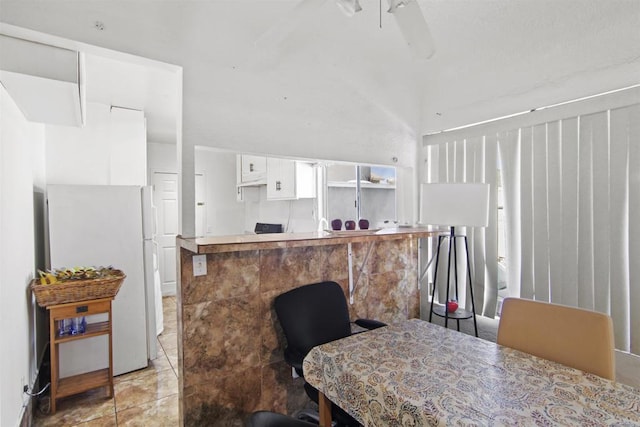 dining space with ceiling fan