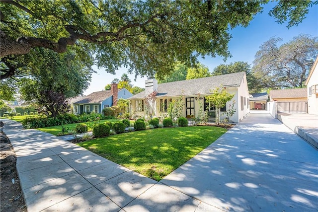 view of front of property with a front yard