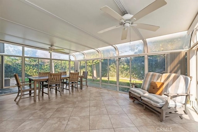 sunroom / solarium with ceiling fan