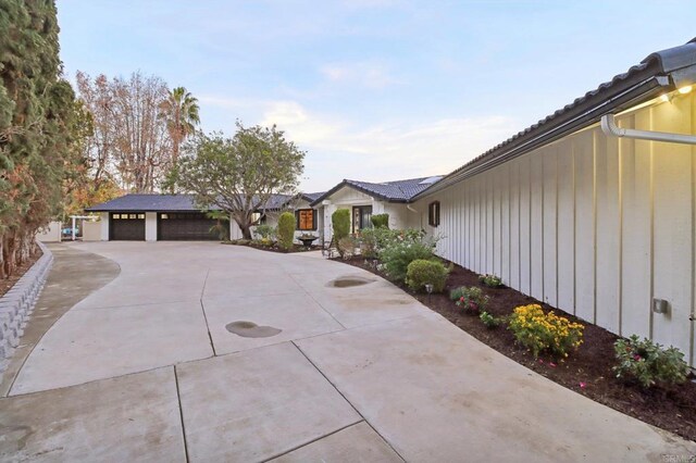 view of front of property featuring a garage