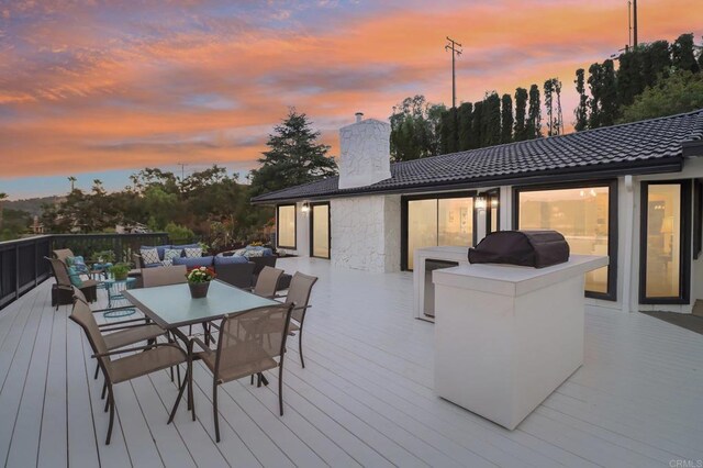 view of deck at dusk