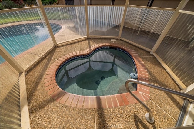 view of swimming pool featuring a jacuzzi