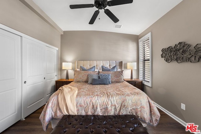 bedroom featuring vaulted ceiling, a closet, dark wood-type flooring, and ceiling fan