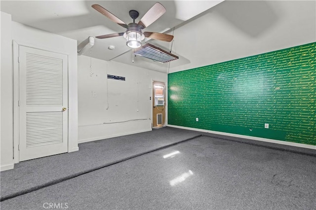 empty room featuring ceiling fan