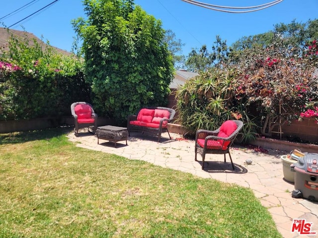 view of yard with a patio