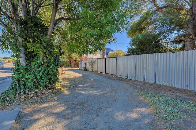 16326 Nordhoff St, North Hills, CA 91343 - photo 2