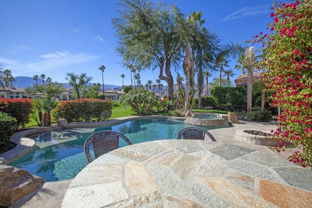 view of pool featuring an in ground hot tub