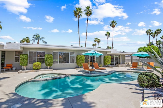 view of pool with an in ground hot tub and a patio