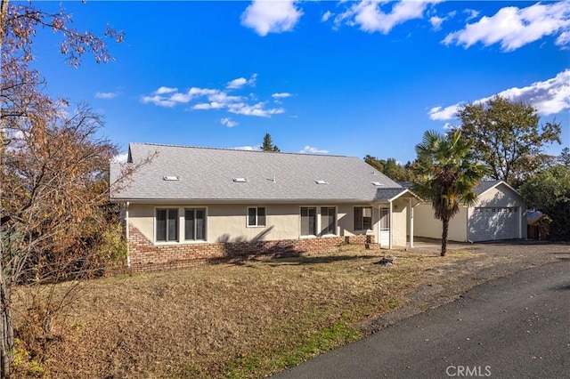 single story home featuring a garage