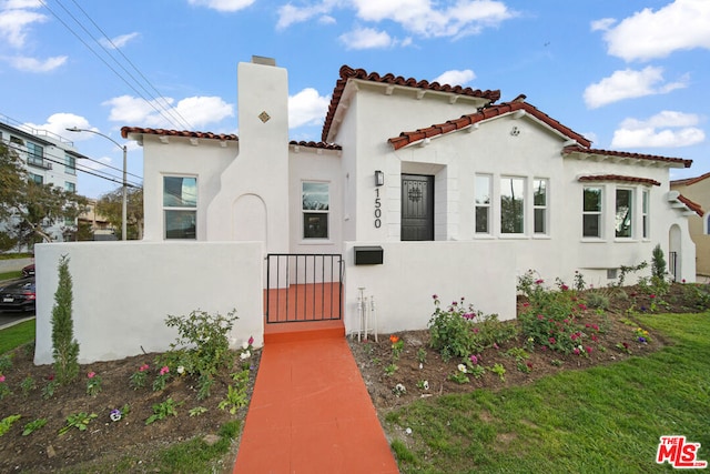 view of mediterranean / spanish-style home