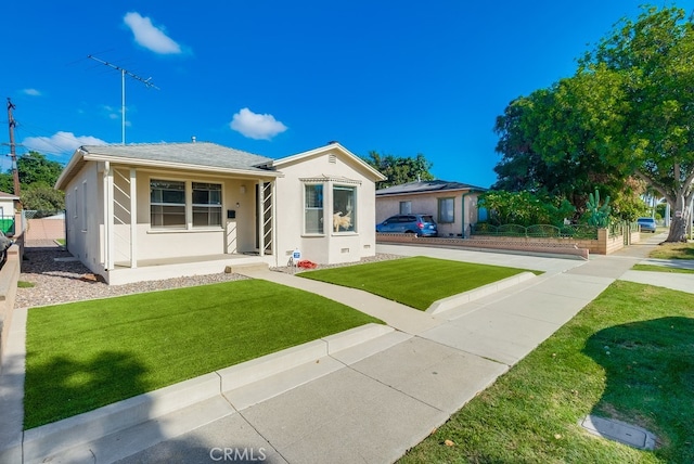 view of front facade with a front yard