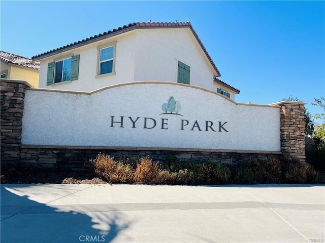 view of community / neighborhood sign