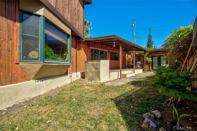 view of side of property featuring a yard